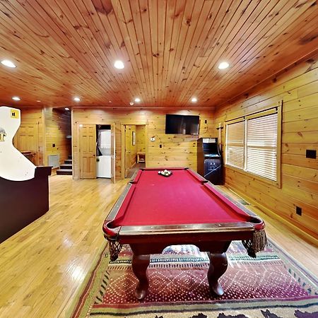 The Great Escape Ii, 5 Bedrooms, Sleeps 17, Game Room, Pool Access, Theater Gatlinburg Exteriör bild