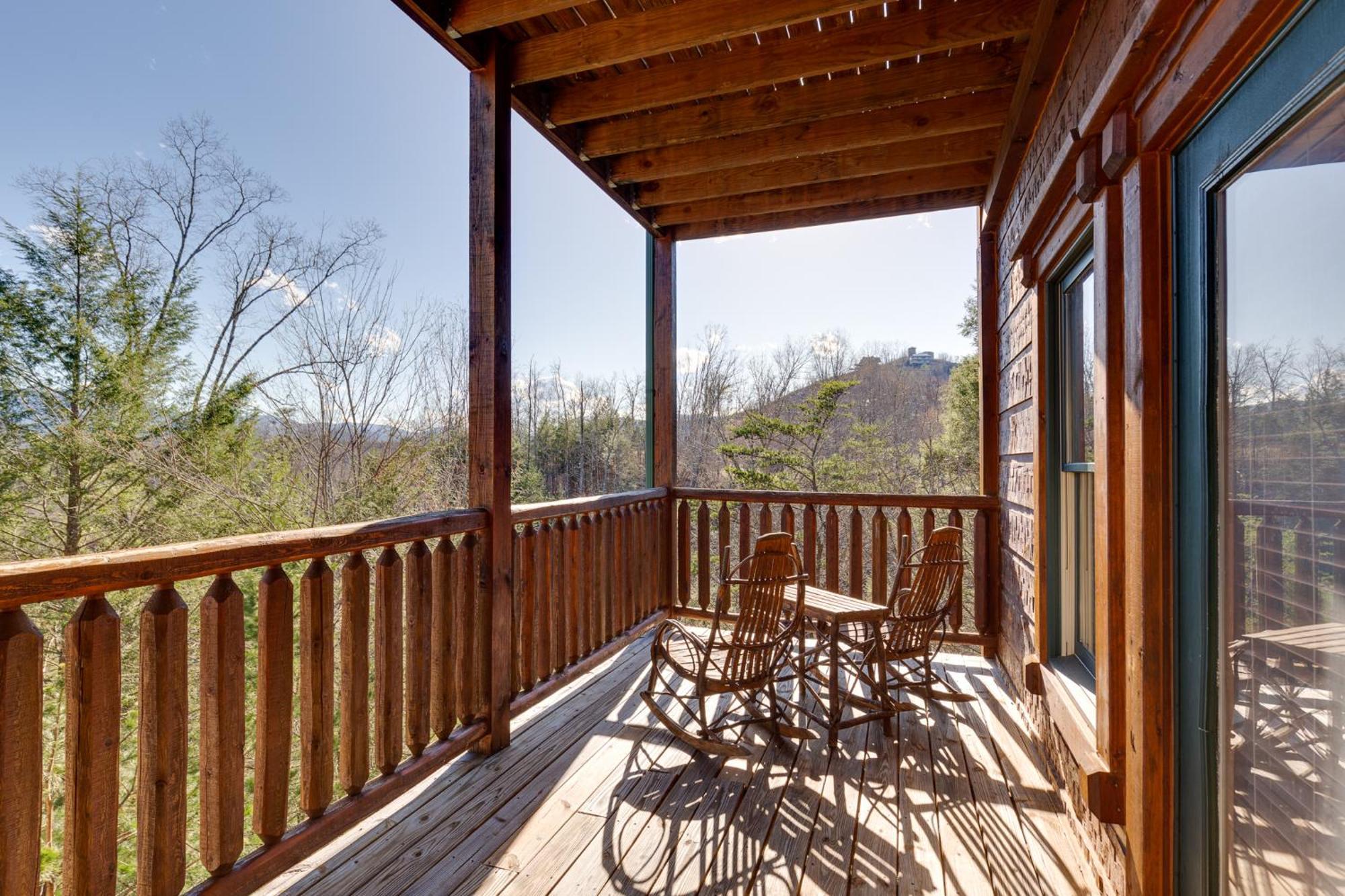 The Great Escape Ii, 5 Bedrooms, Sleeps 17, Game Room, Pool Access, Theater Gatlinburg Exteriör bild